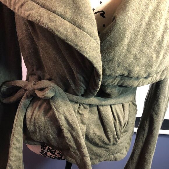 BCBG MAX AZRIA | Tie waist belted fitted jacket. Sz S - Picture 6 of 9